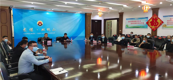 山東科技大學(xué)實(shí)用礦山壓力研究中心主任石永奎教授、郝建博士應(yīng)邀赴龍煤雙鴨山礦業(yè)集團(tuán)進(jìn)行技術(shù)交流